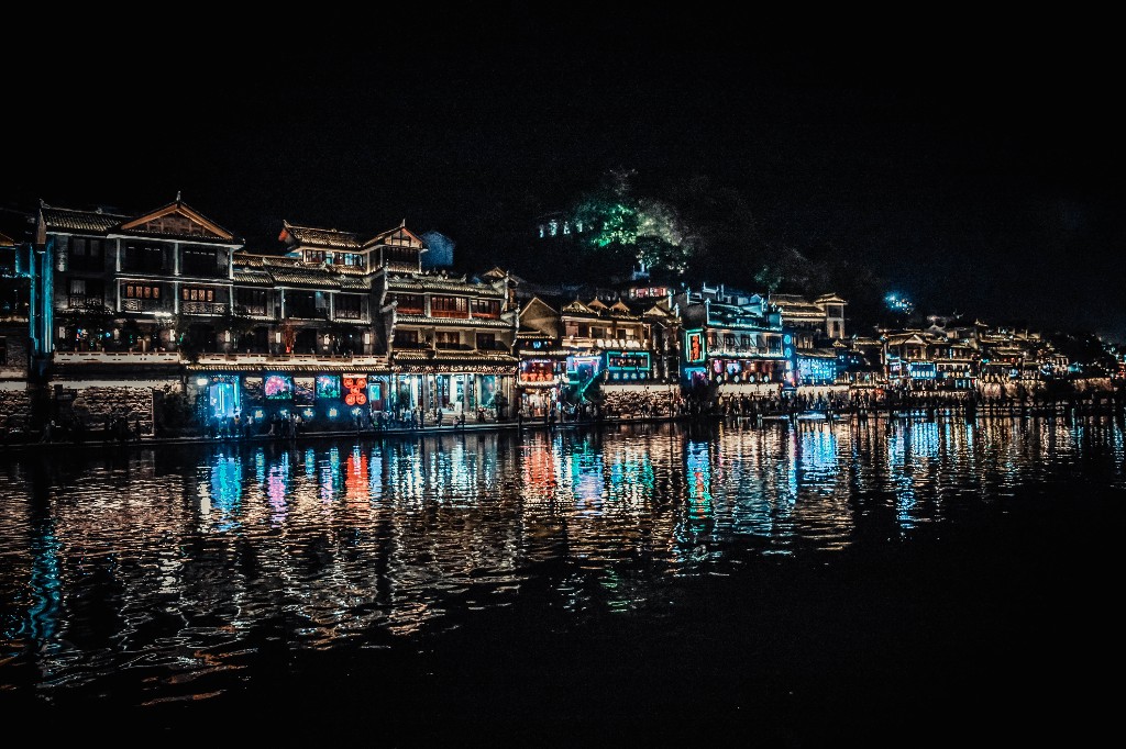 emile-guillemot--BPI-D2DfAs-unsplash (1).jpg